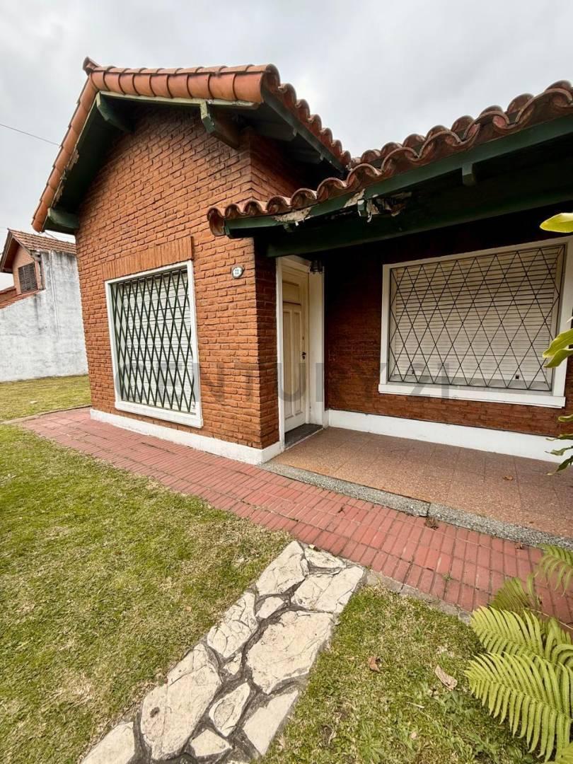 Foto de VENTA CASA 4 AMBIENTES AMPLIO LOTE, ITUZAINGO NORTE, imagen 1
