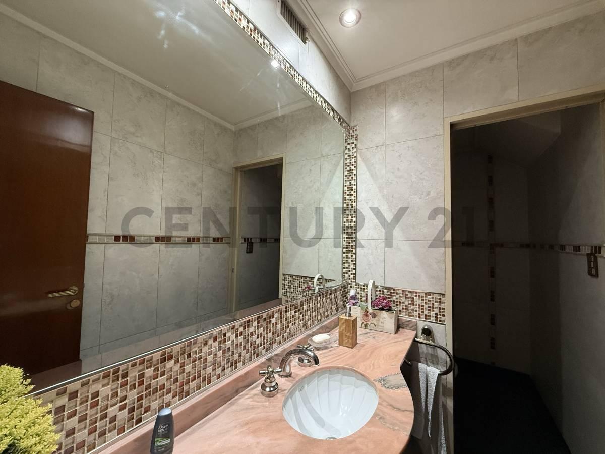 Foto de VENTA CASA MORÓN 6 AMBIENTES CON QUINCHO Y COCHERA, imagen 5