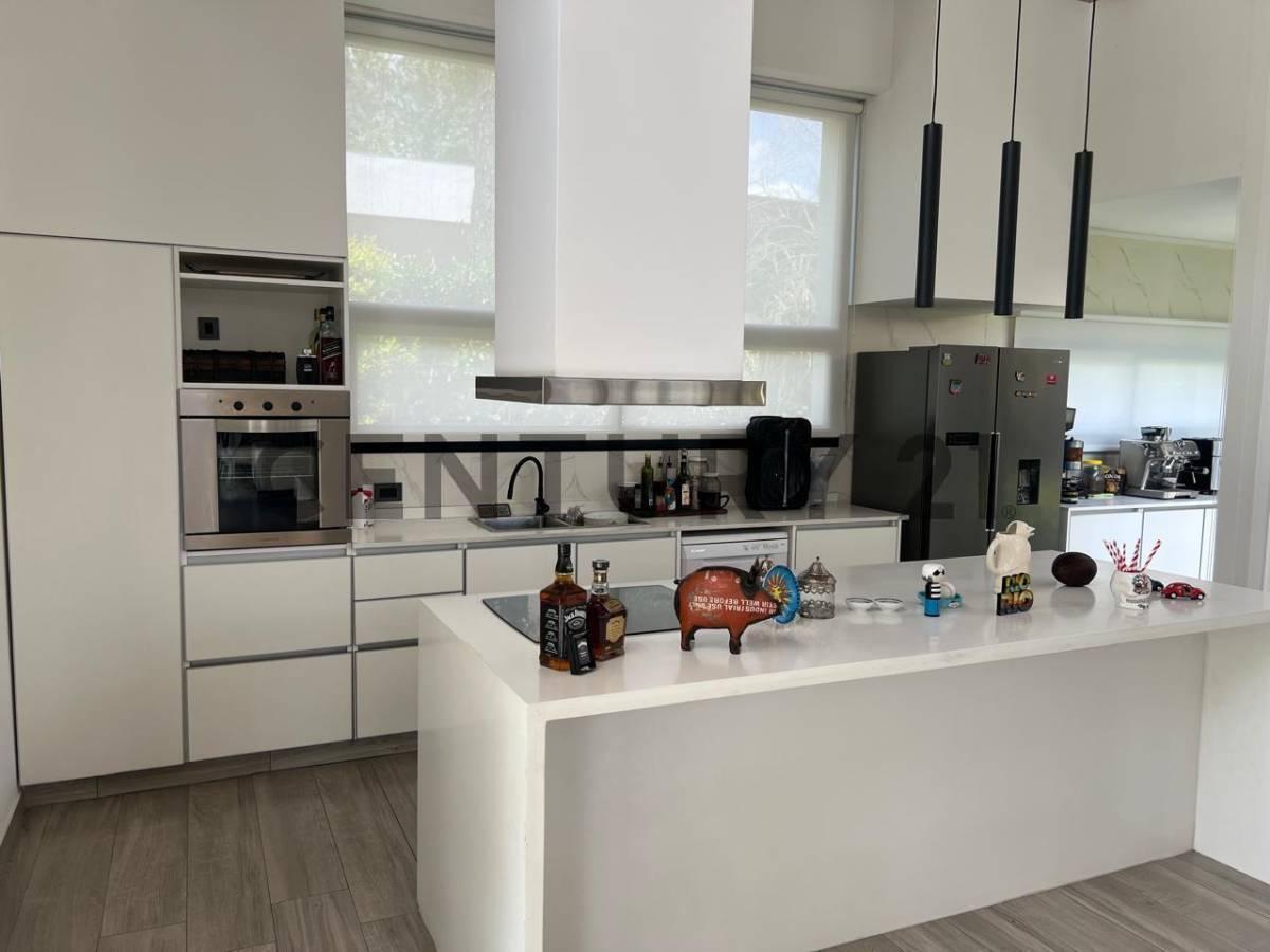 Foto de VENTA CASA CASCO DE ÁLVAREZ MORENO 4 AMBIENTES EN BARRIO CERRADO, imagen 4