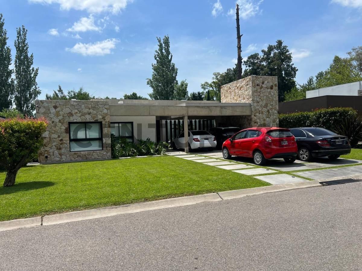 Foto de VENTA CASA CASCO DE ÁLVAREZ MORENO 4 AMBIENTES EN BARRIO CERRADO, imagen 5