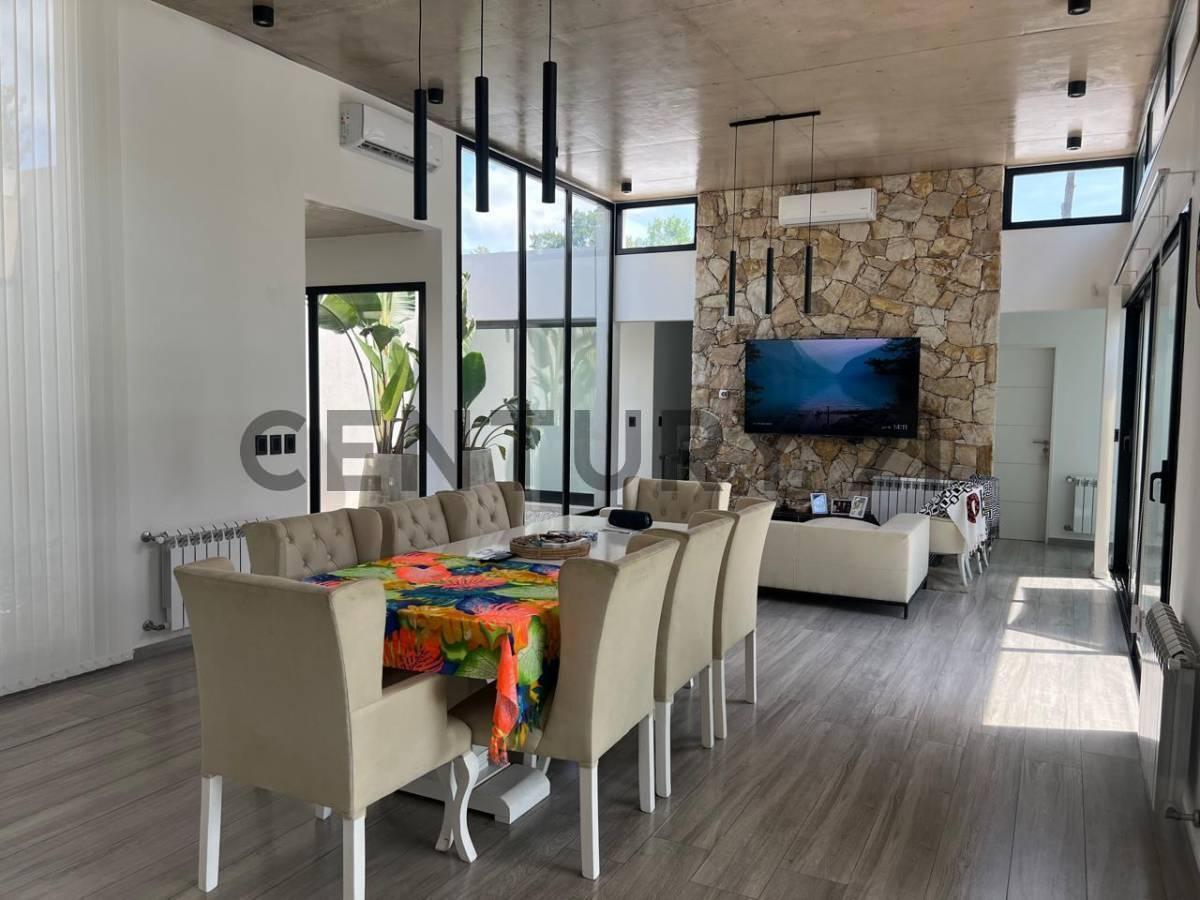 Foto de VENTA CASA CASCO DE ÁLVAREZ MORENO 4 AMBIENTES EN BARRIO CERRADO, imagen 3