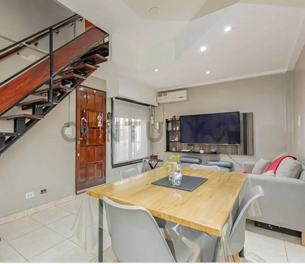 Foto de VENTA DUPLEX 4 AMBIENTES EN CONDOMINIO CON COCHERA EN RAMOS MEJIA, imagen 1