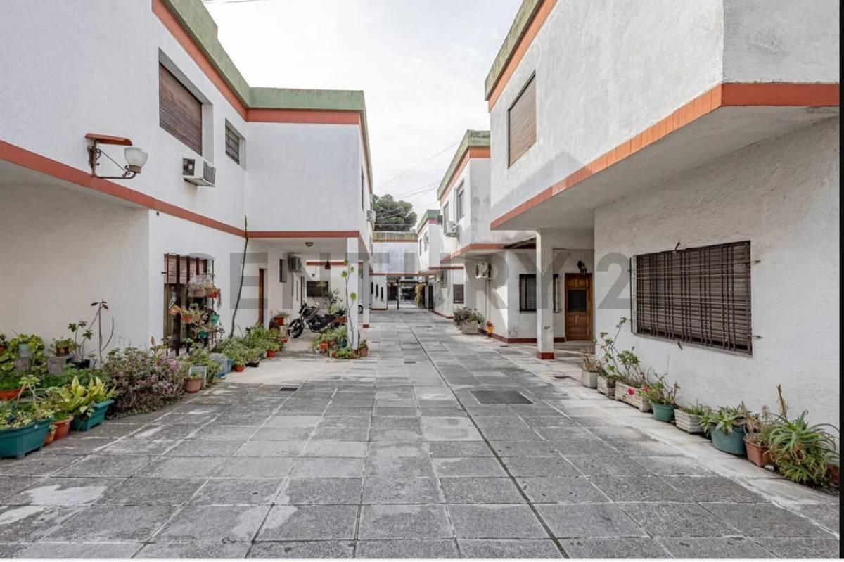 Foto de VENTA DUPLEX 4 AMBIENTES EN CONDOMINIO CON COCHERA EN RAMOS MEJIA, imagen 3