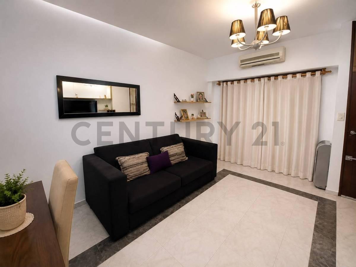 Foto de Venta dúplex 3 ambientes con parrilla, jardin y cochera en Castelar, imagen 2