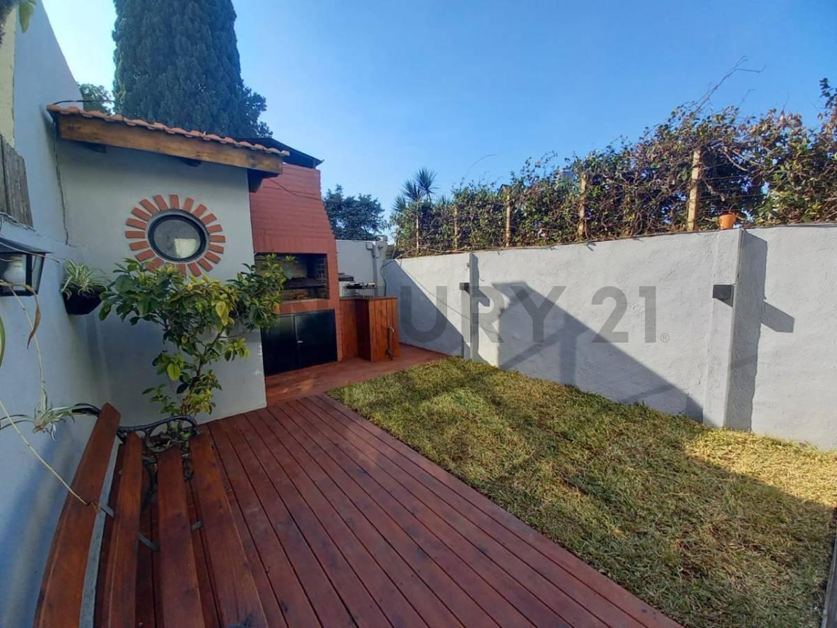 Foto de Venta dúplex 3 ambientes con parrilla, jardin y cochera en Castelar, imagen 1