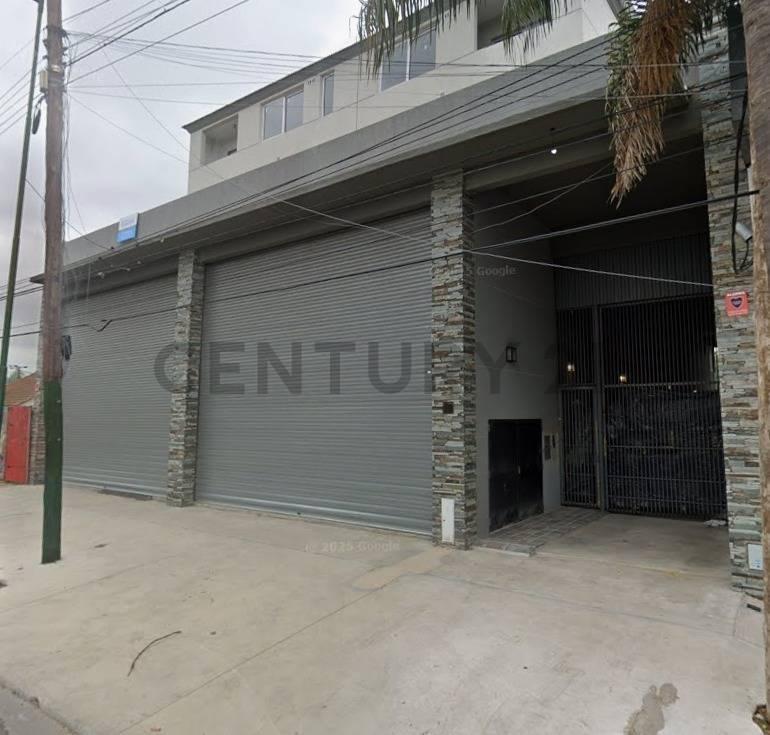 Foto de VENTA LOCAL COMERCIAL ENTREPISO ASCENSOR EN ITUZAINGÓ, imagen 2