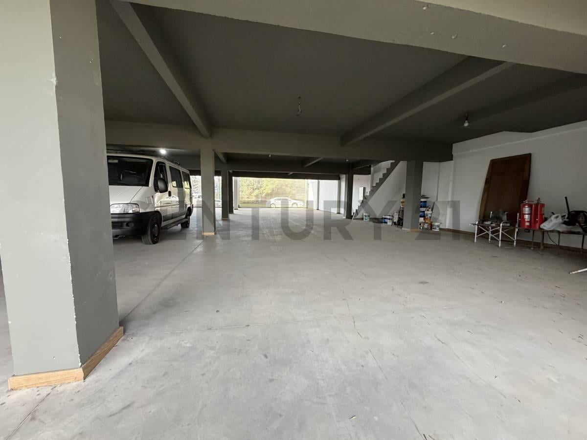 Foto de VENTA LOCAL COMERCIAL ENTREPISO ASCENSOR EN ITUZAINGÓ, imagen 1