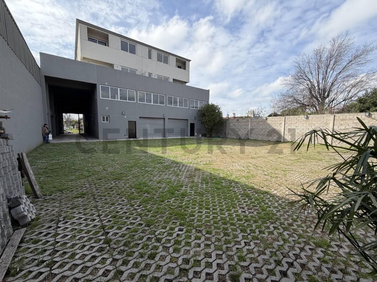Foto de VENTA LOCAL COMERCIAL ENTREPISO ASCENSOR EN ITUZAINGÓ, imagen 5