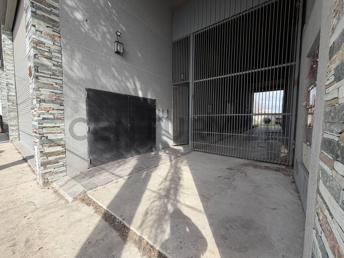 Foto de VENTA LOCAL COMERCIAL ENTREPISO ASCENSOR EN ITUZAINGÓ, imagen 4