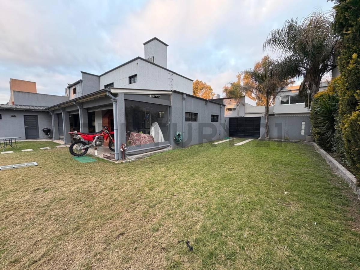 Foto de Venta lote Villa Udaondo Barrio Privado Agustinas 1 con quincho y garage, imagen 2