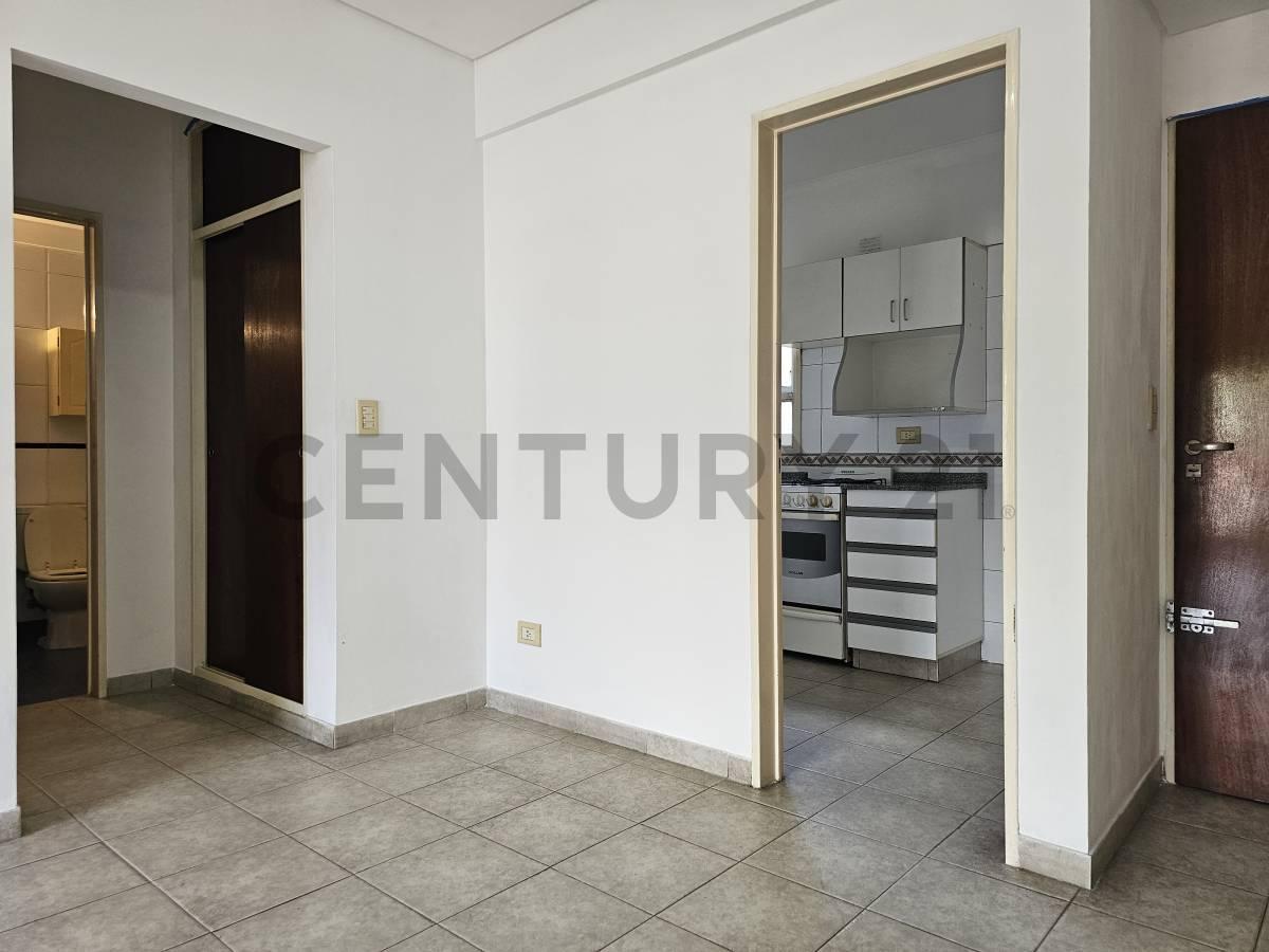 Foto de Venta Departamento 2 ambientes al FRENTE con cocina separada y COCHERA, imagen 2