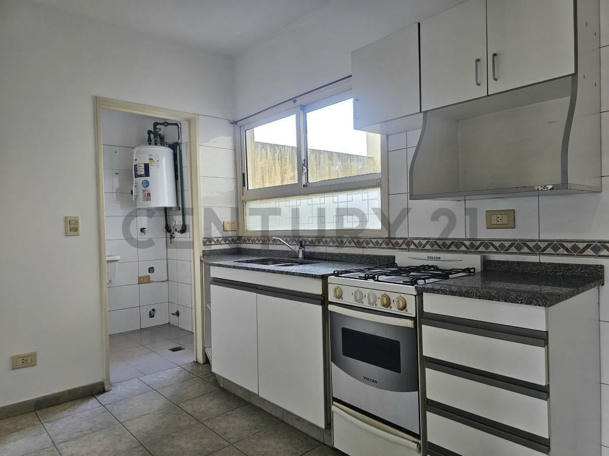 Foto de Venta Departamento 2 ambientes al FRENTE con cocina separada y COCHERA, imagen 3