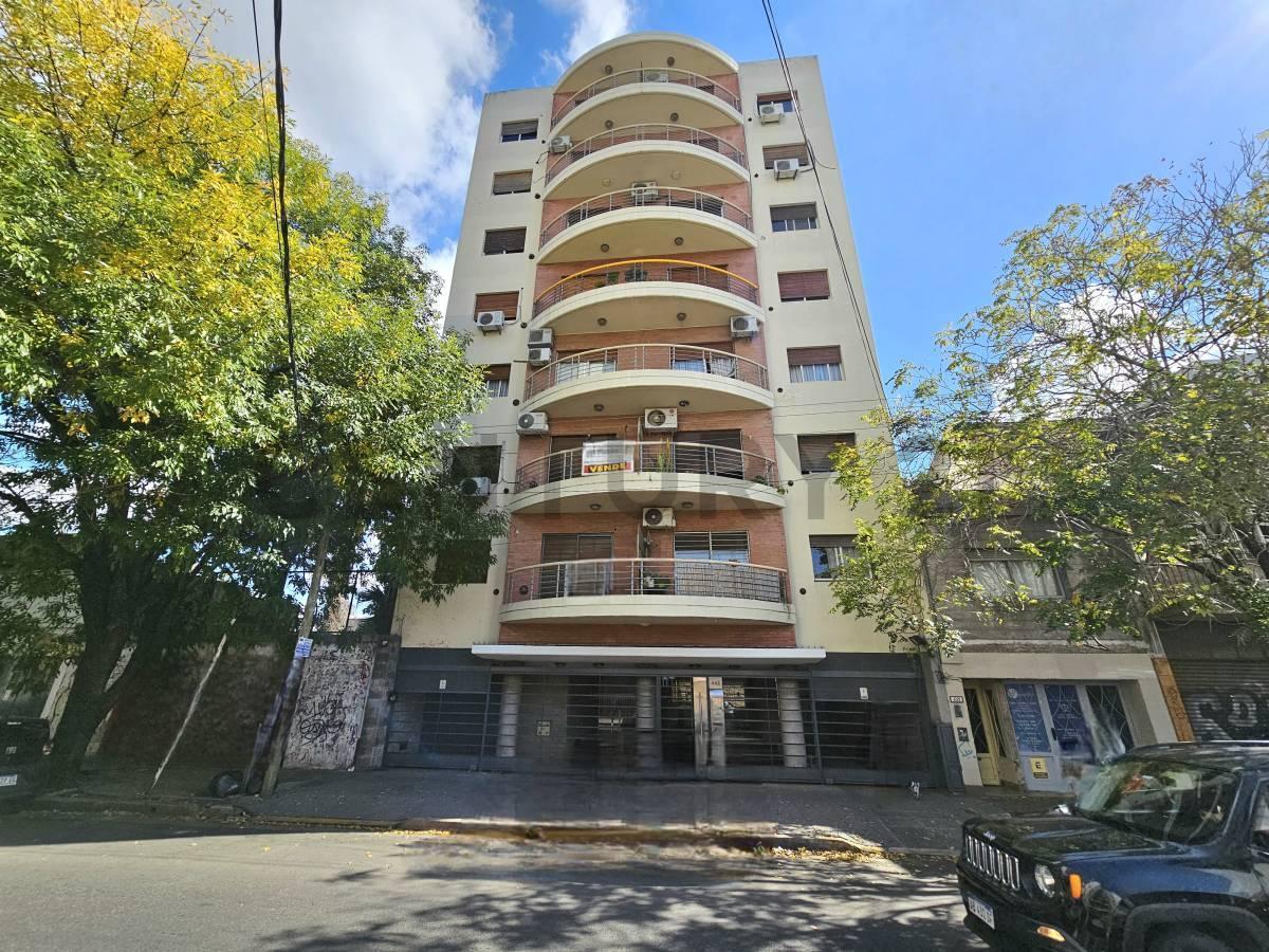 Foto de Venta Departamento 2 ambientes al FRENTE con cocina separada y COCHERA, imagen 1