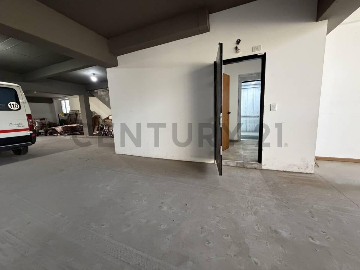 Foto de VENTA LOCAL COMERCIAL ENTREPISO ASCENSOR EN ITUZAINGÓ, imagen 5
