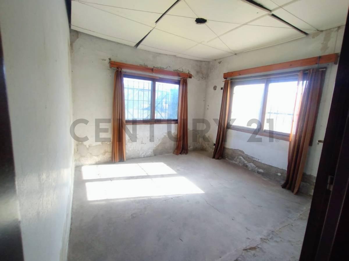 Foto de VENTA LOTE CON CASA + DPTO A TERMINAR | ITUZAINGÓ, imagen 4