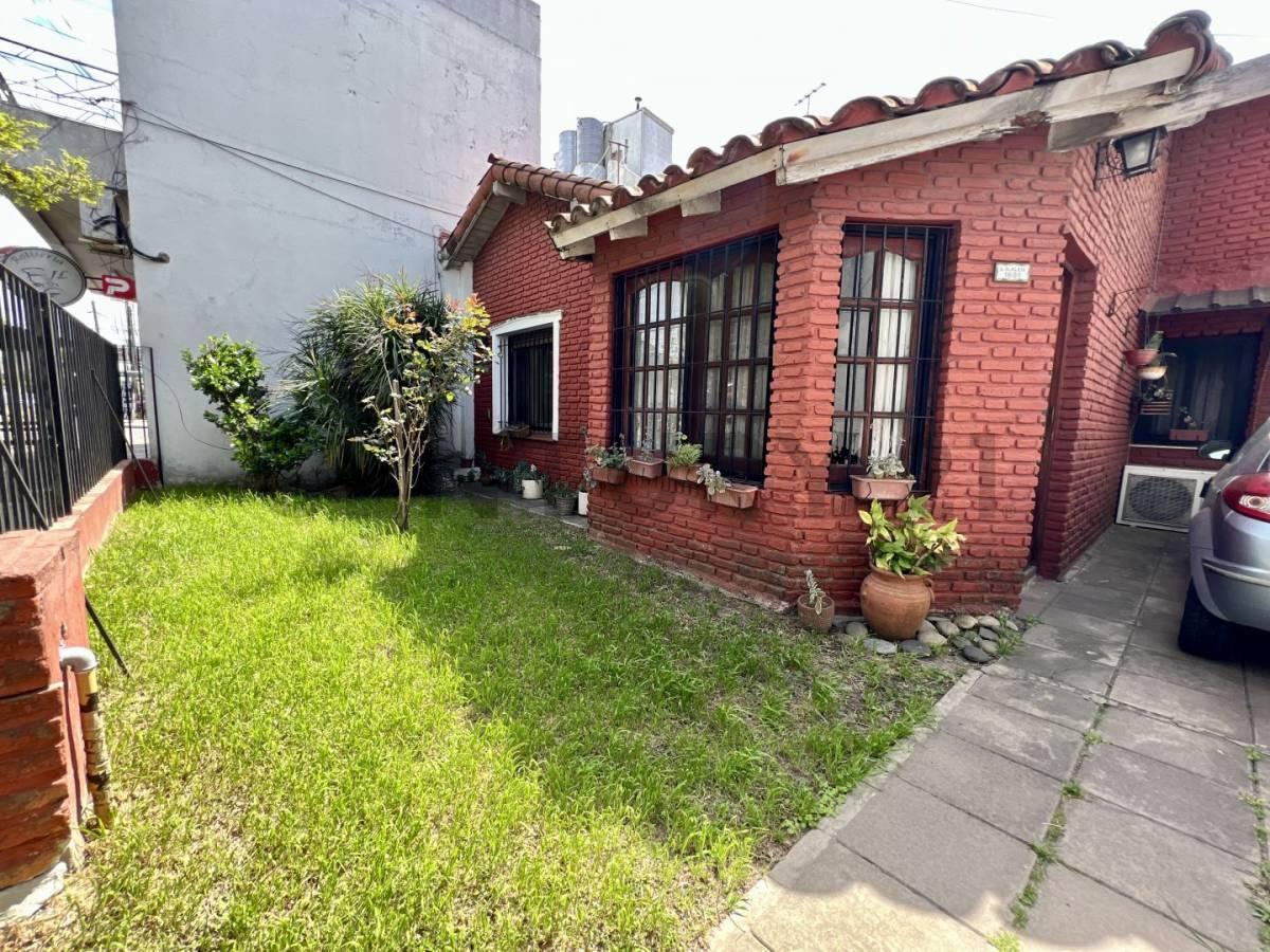 Foto de VENTA DE CASA 4 AMBIENTES EN CASTELAR NORTE, imagen 1