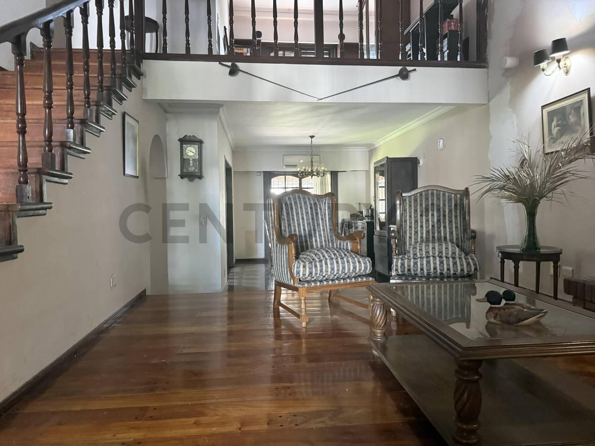 Foto de VENTA CASA DE 5 AMBIENTES CASTELAR NORTE APTO CREDITO, imagen 1