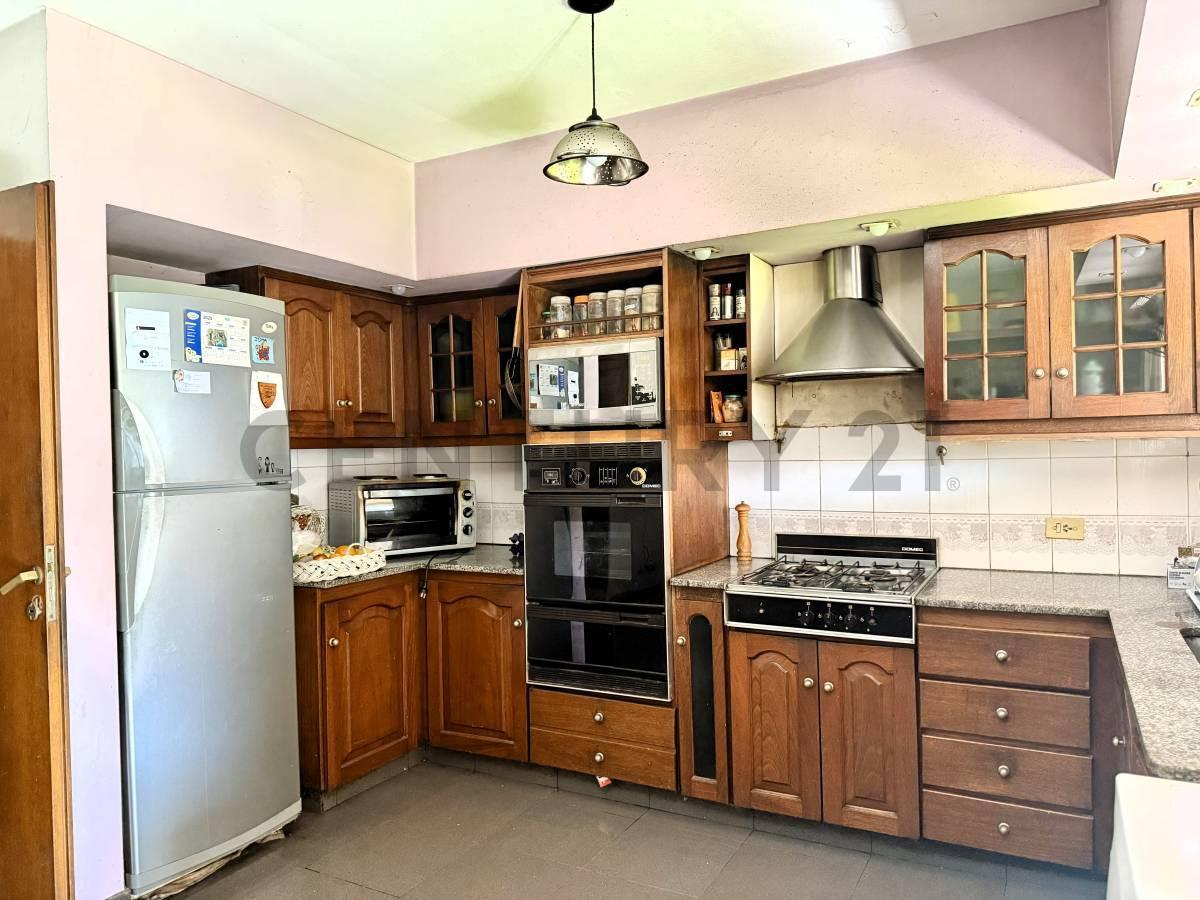 Foto de VENTA CASA DE 5 AMBIENTES CASTELAR NORTE APTO CREDITO, imagen 5