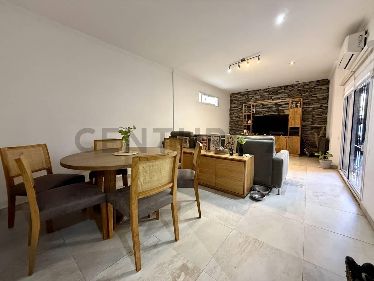Foto de Venta PH 5 ambientes + Consultorio independiente con renta, Castelar, imagen 1