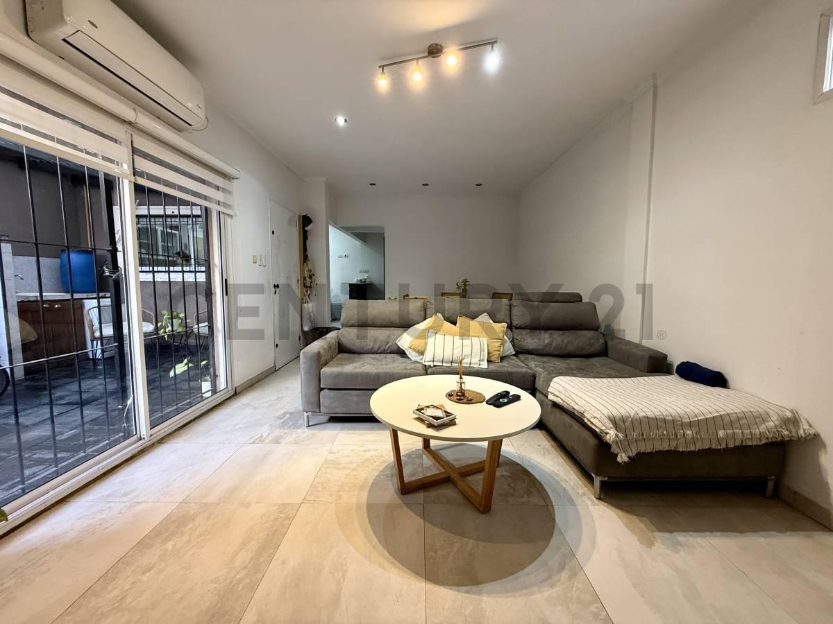 Foto de Venta PH 5 ambientes + Consultorio independiente con renta, Castelar, imagen 2