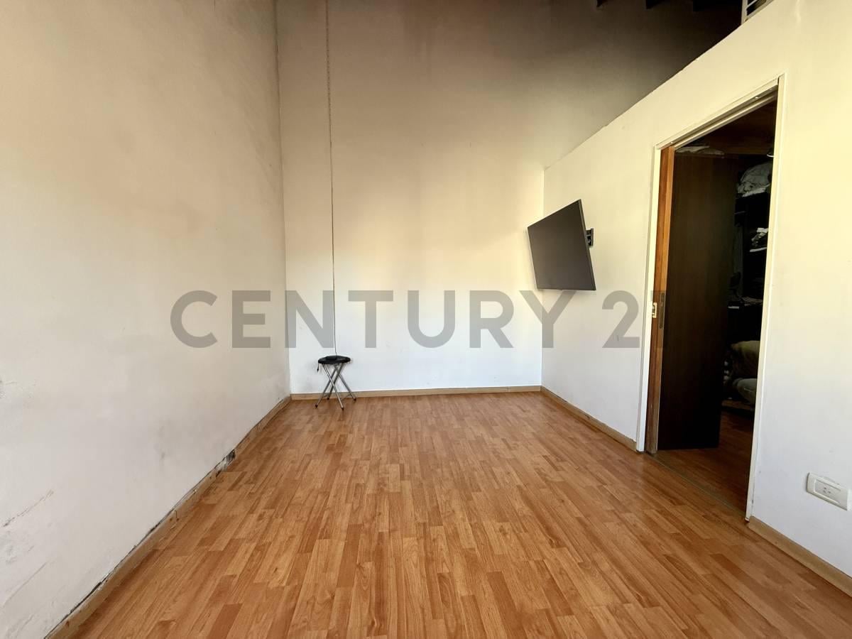Foto de Venta PH 5 ambientes + Consultorio independiente con renta, Castelar, imagen 4