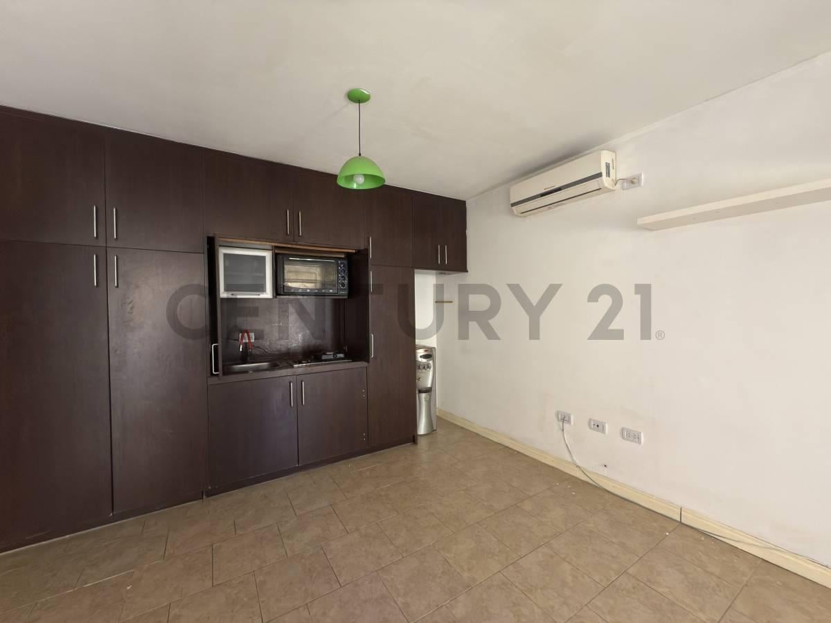 Foto de VENTA MONOAMBIENTE MORON CENTRO - Patio uso comun - Ideal inversión o, imagen 5