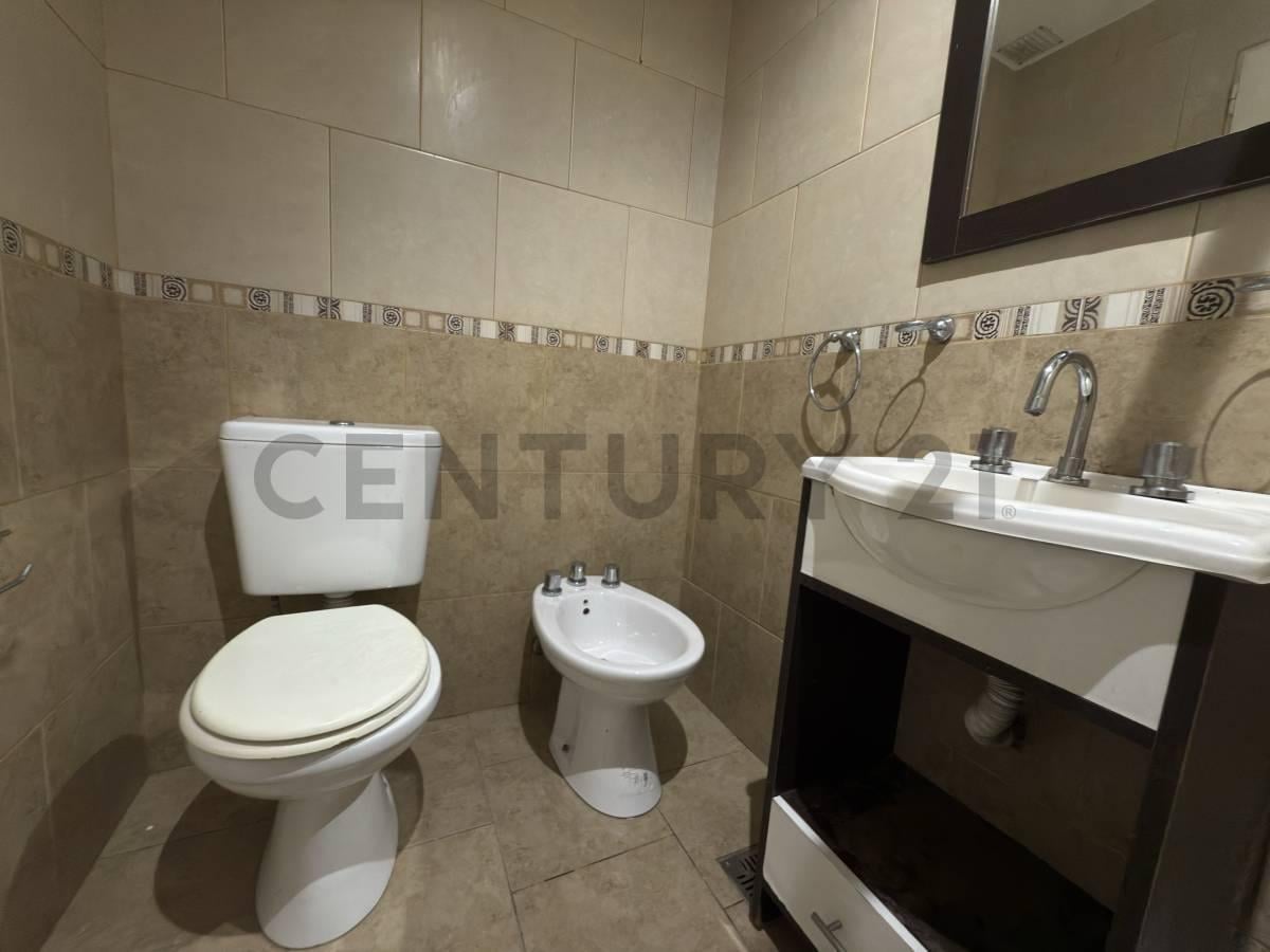 Foto de VENTA MONOAMBIENTE MORON CENTRO - Patio uso comun - Ideal inversión o, imagen 2