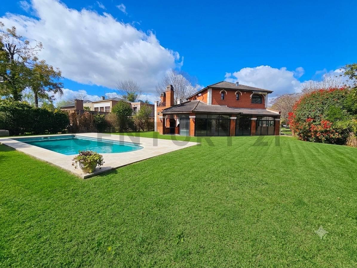 Foto de Casa 5 ambientes, quincho cerrado parque y piscina. Campos de Alvarez, imagen 2