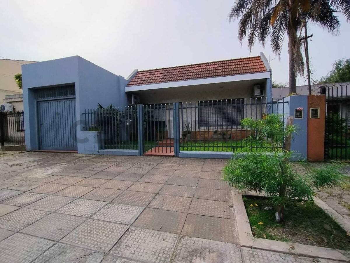 Foto de VENTA CASA ITUZAINGO NORTE CON AMPLIO PARQUE -3 AMBIENTES -APTA CREDITO, imagen 1