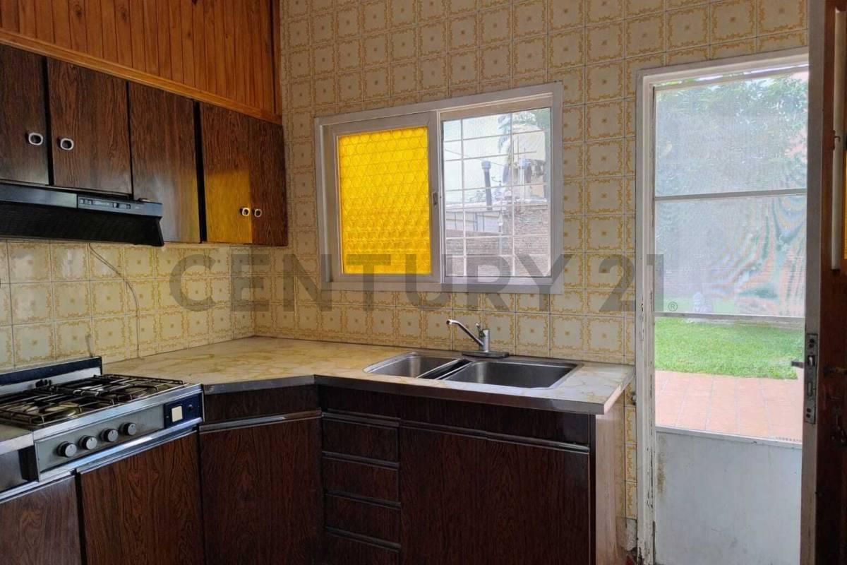 Foto de VENTA CASA ITUZAINGO NORTE CON AMPLIO PARQUE -3 AMBIENTES -APTA CREDITO, imagen 3