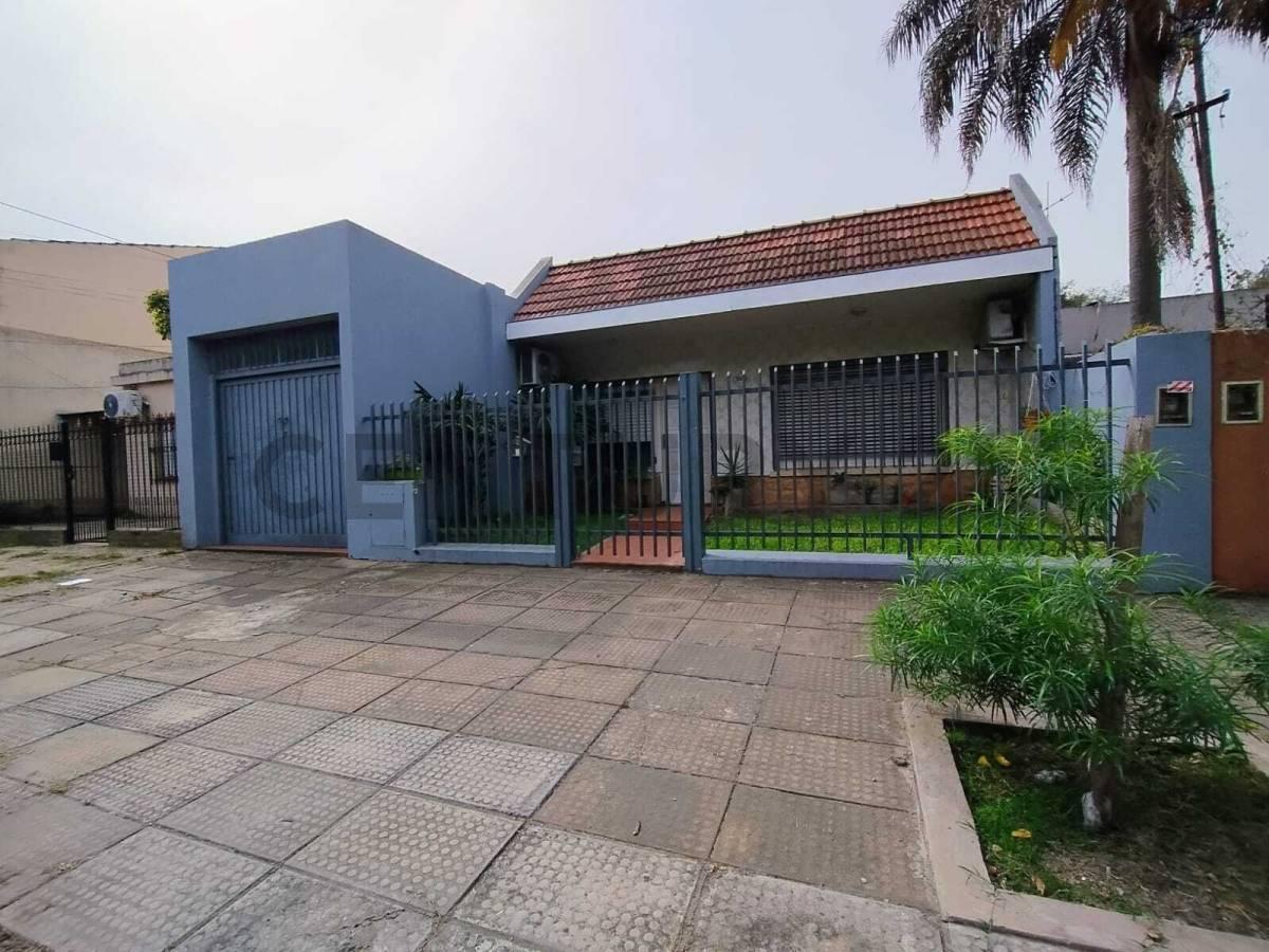 Foto de VENTA CASA ITUZAINGO NORTE CON AMPLIO PARQUE -3 AMBIENTES -APTA CREDITO, imagen 2