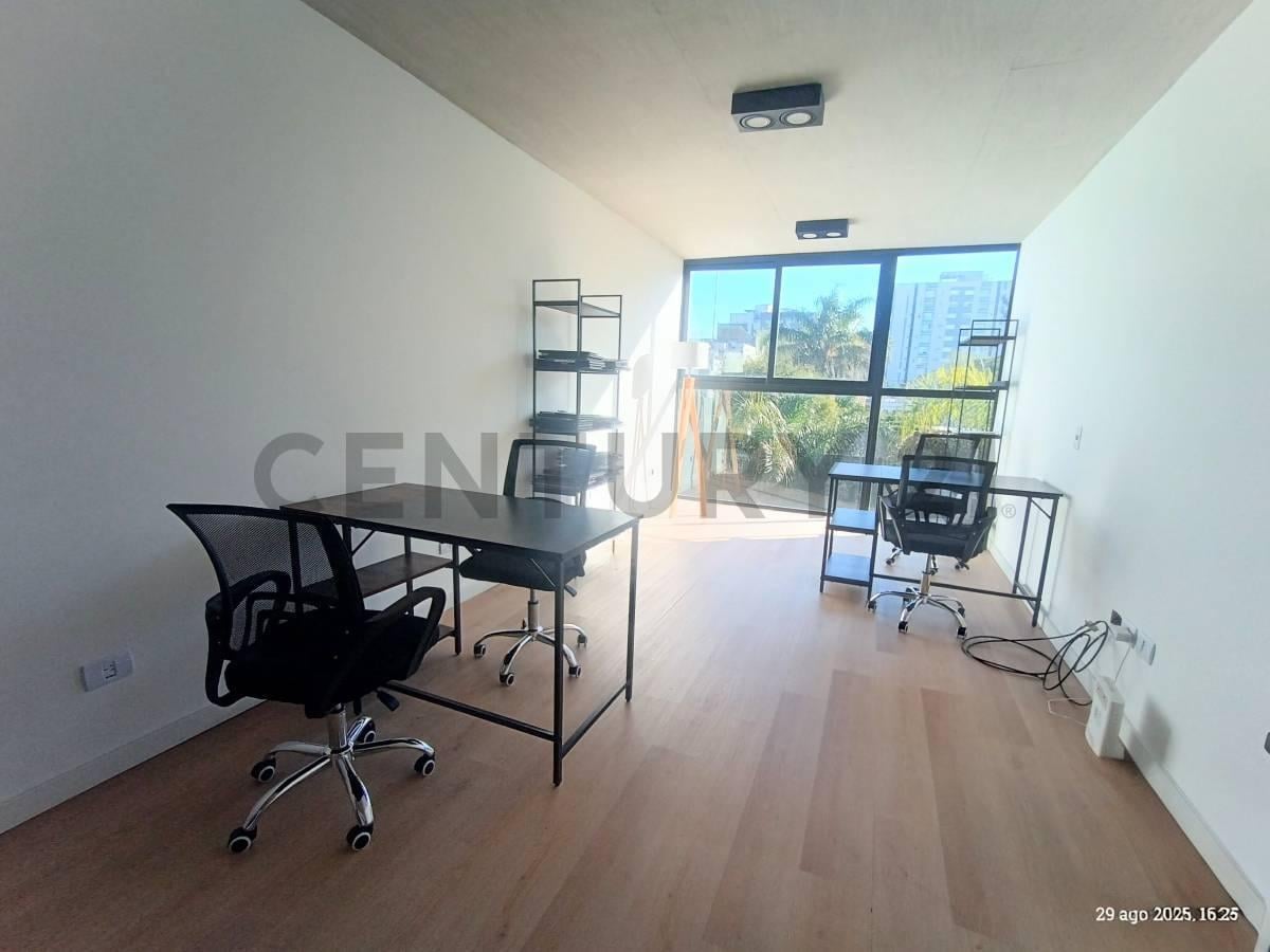 Foto de VENTA DE OFICINA CON TERRAZA PRIVADA, Ituzaingó centro Norte, imagen 2