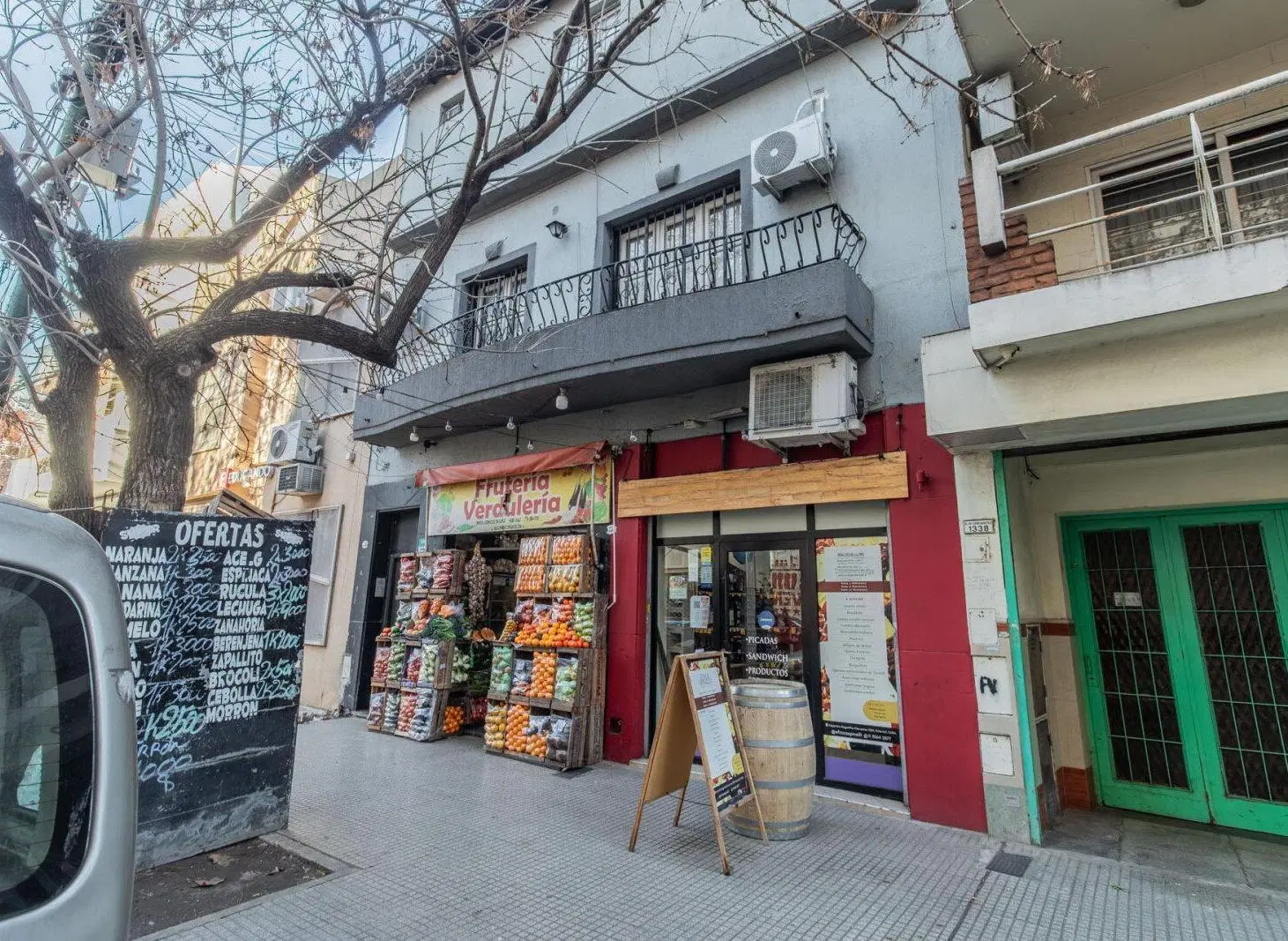 Venta local A LA CALLE  y SIN EXPENSAS, Villa Gral Mitre/Paternal/Caballito 2