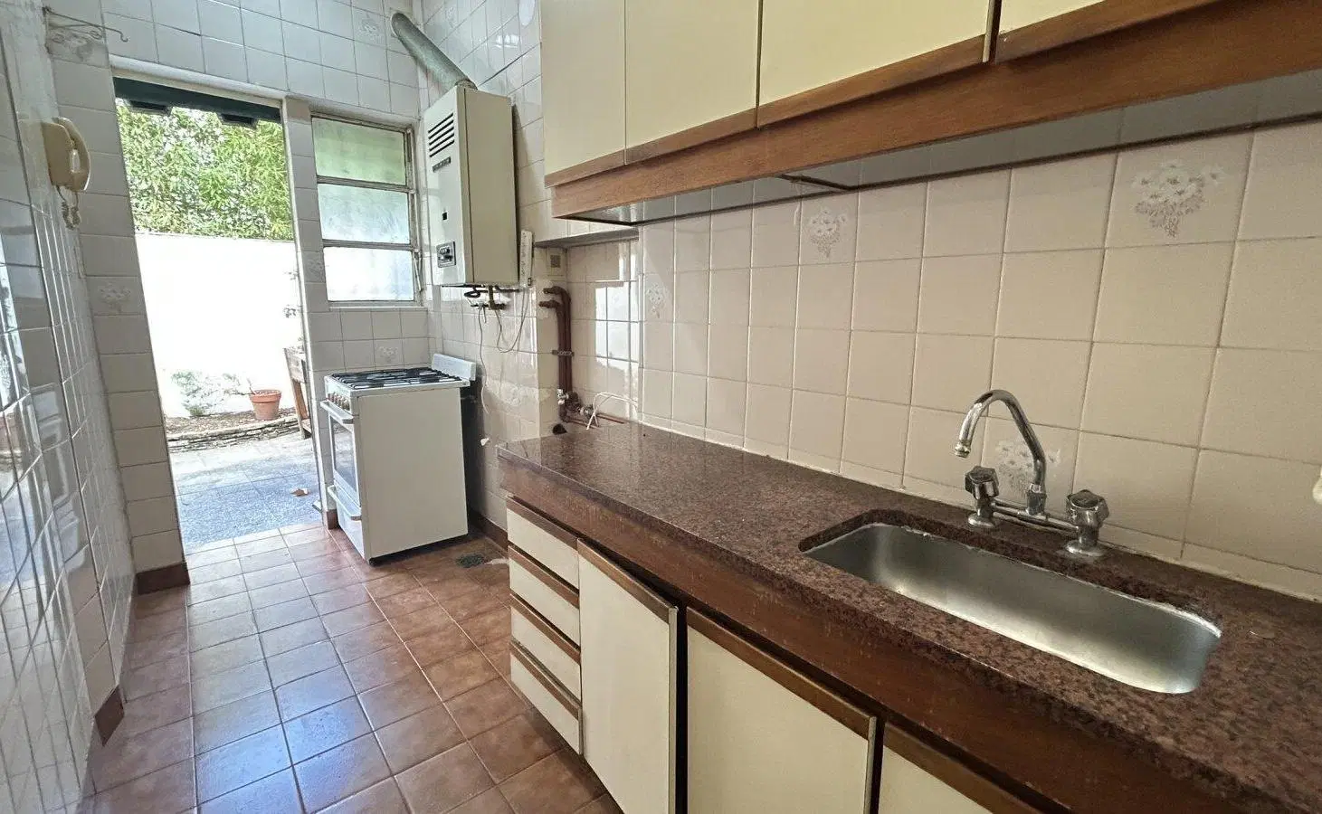 Alquiler PH en Coghlan, con PATIO propio, PLANTA BAJA 4