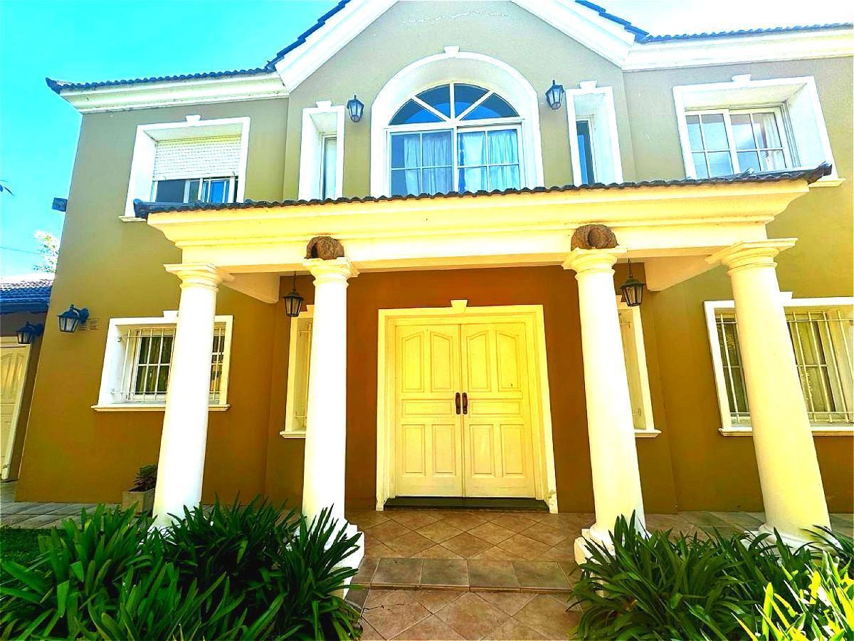 Casa -venta Belen De Escobar 4 dormitorios jardín pileta galería parrilla
