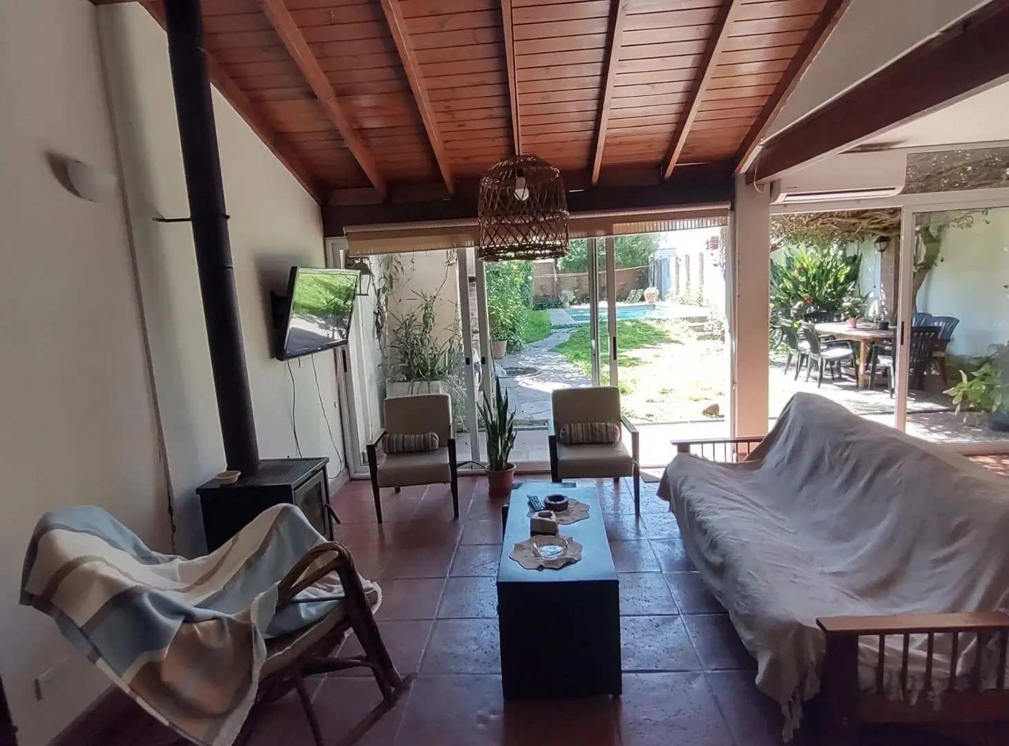 Casa venta Olivos 4 dormitorios pileta de 50m2 jardín parrilla garaje cubierto 2 plantas lote 8 x43 4