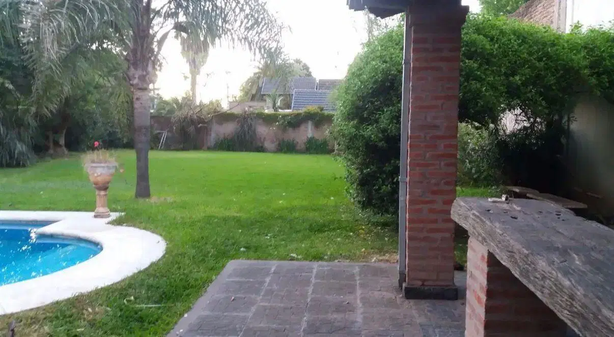 CASA Quinta VENTA  en Ituzaingó 4 DORMITORIOS GALERIA PILETA PARRILLA GRAN JARDIN  LOTE DE 1000 MTS 4