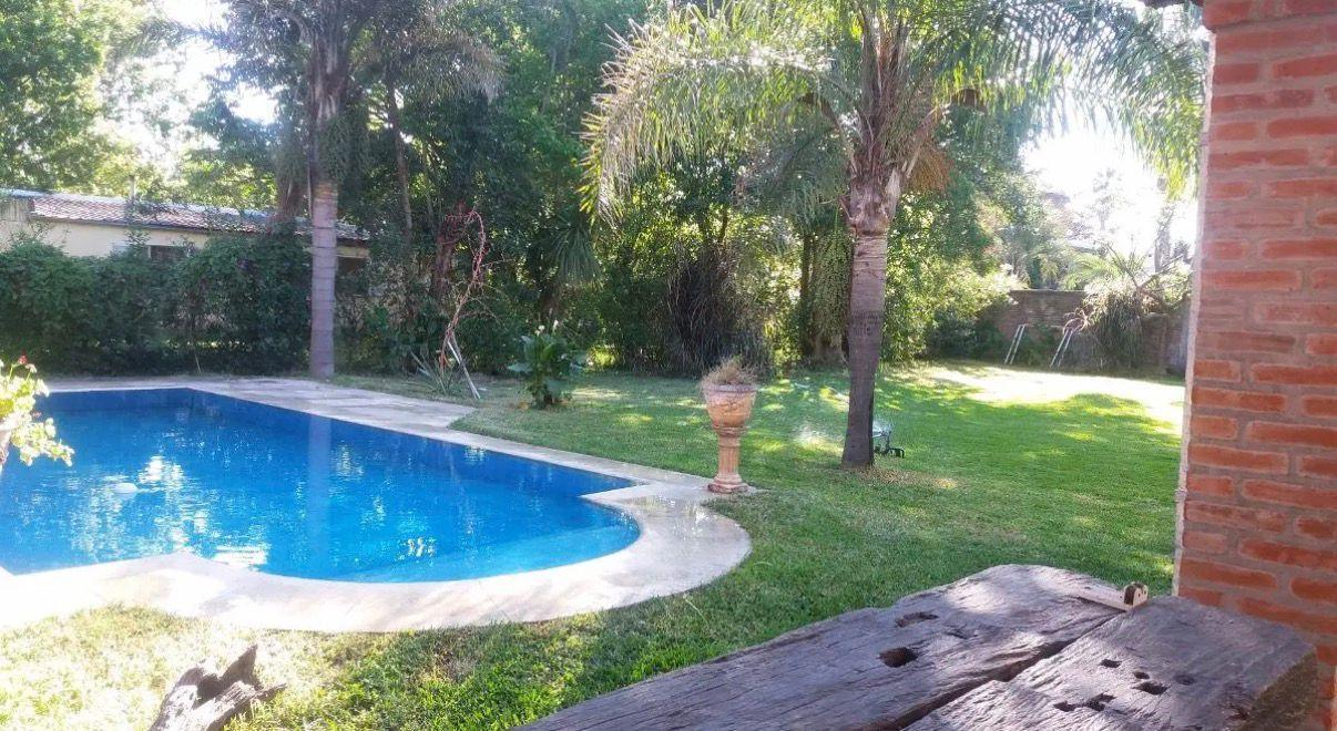 CASA Quinta VENTA  en Ituzaingó 4 DORMITORIOS GALERIA PILETA PARRILLA GRAN JARDIN  LOTE DE 1000 MTS