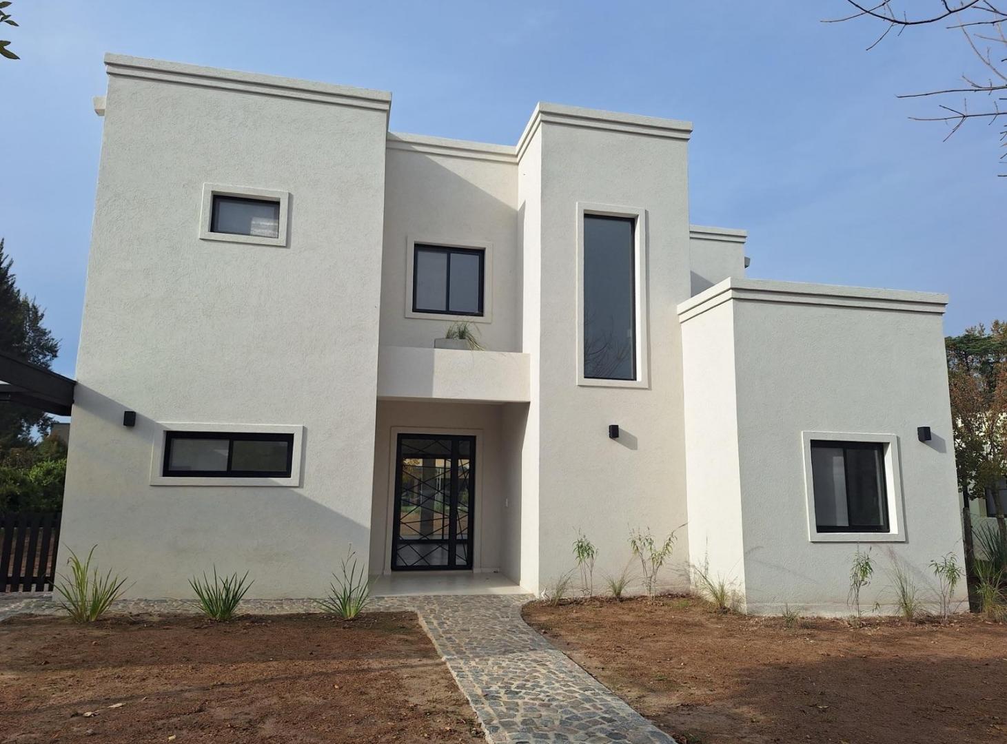 VENTA CASA 5 AMBIENTES SAN MATIAS PILETA TERRAZA VESTIDOR PARRILLA GALERÍA JARDÍN