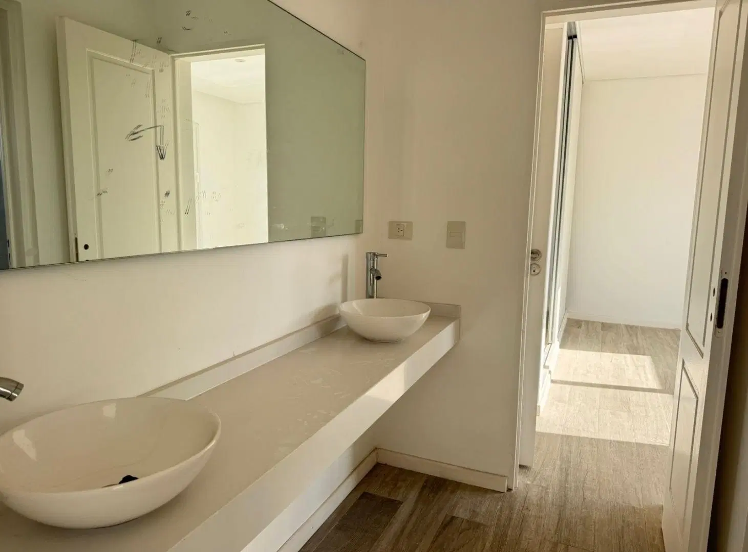 Casa venta  Las Tipas 4 dormitorios Nordelta galería parrilla pileta living doble altura 3