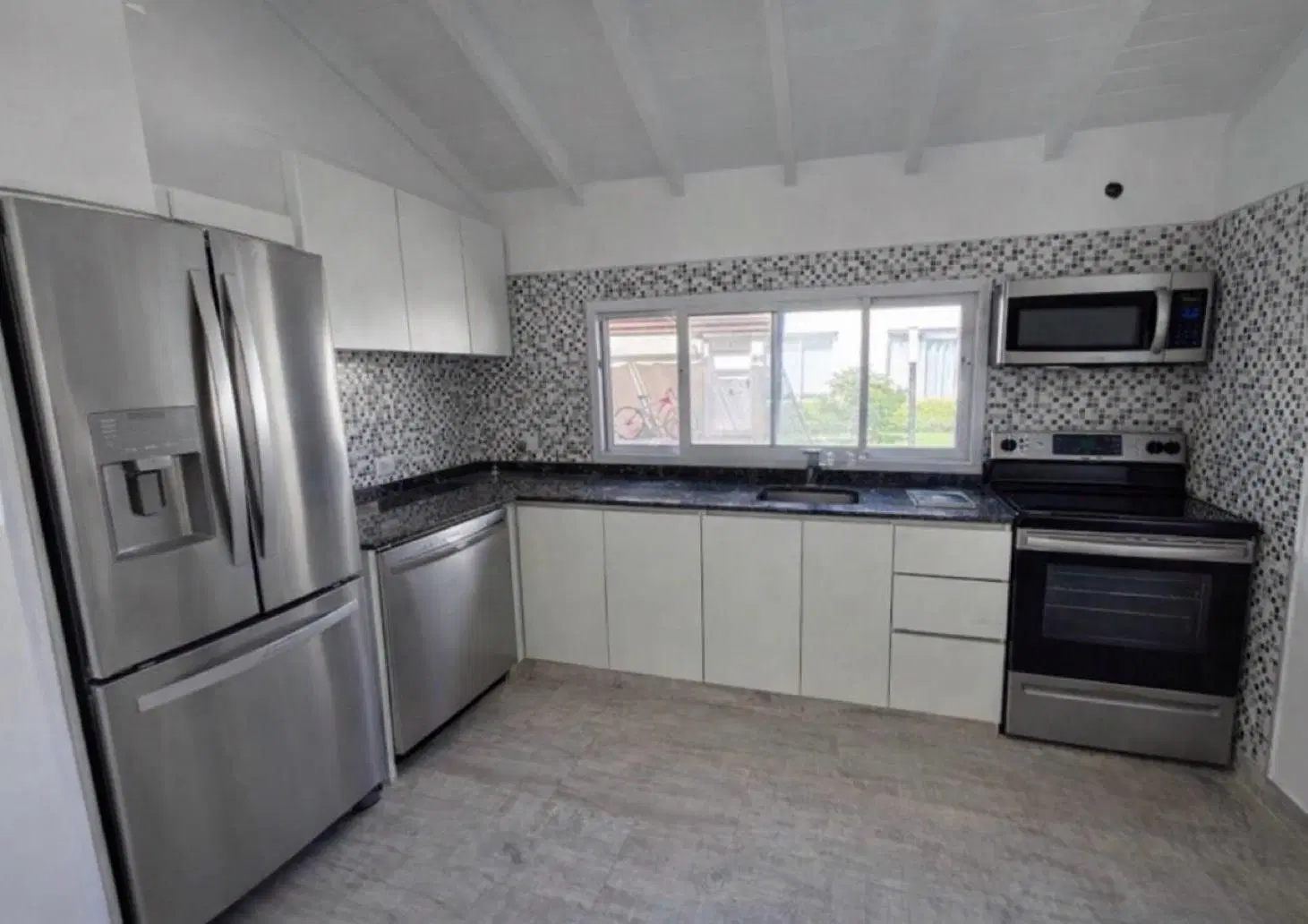 DUPLEX venta 3 ambientes Pilar 75 mts patio y parrilla individual piscina sum apto cred hipotecario 5