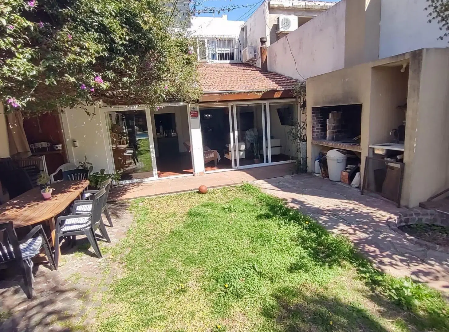 Casa venta Olivos 4 dormitorios pileta de 50m2 jardín parrilla garaje cubierto 2 plantas lote 8 x43 3