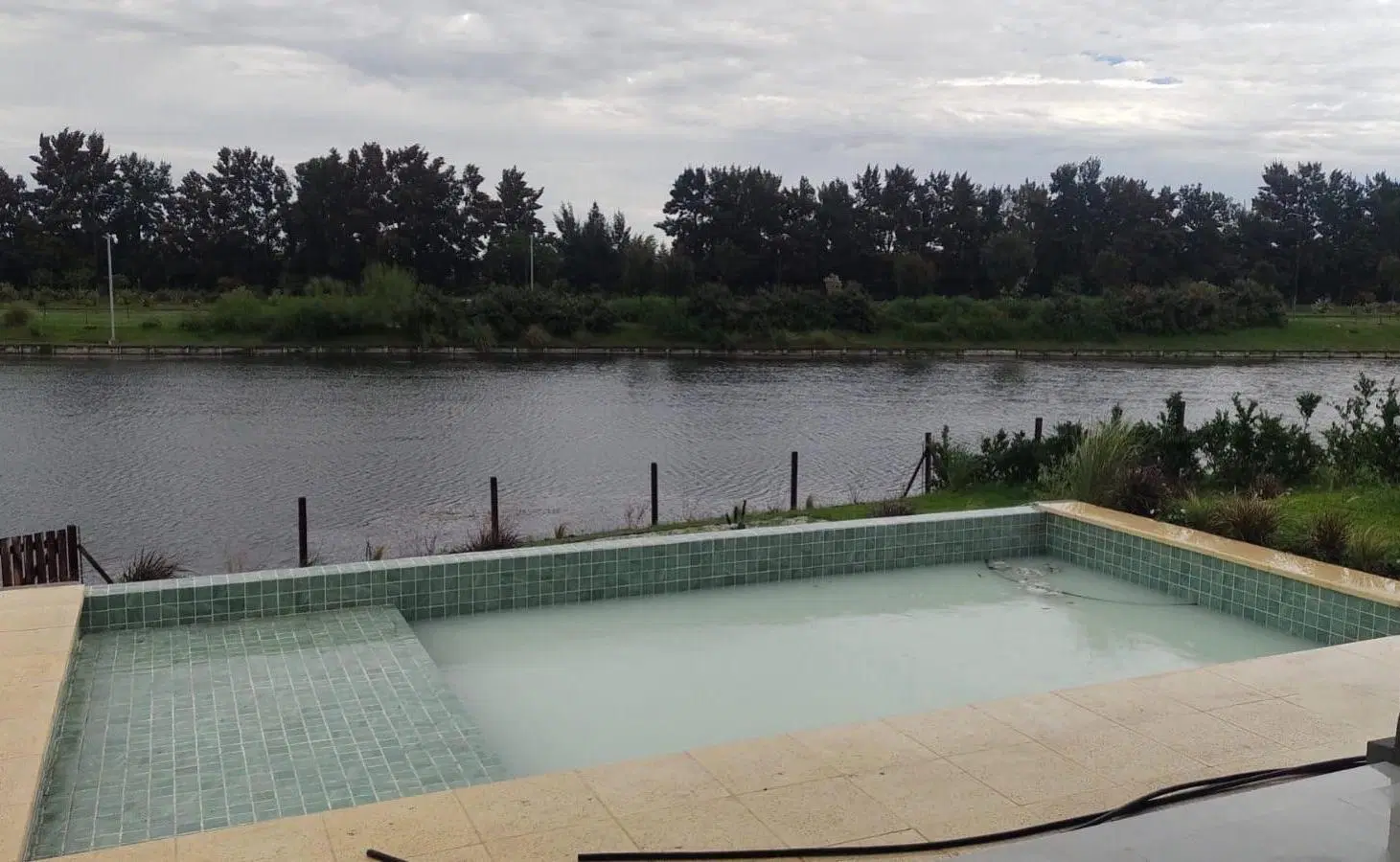 CASA VENTA 4 dormitorios  Puentes NORDELTA JARDIN PISCINA GALERIA PARRILLA 3 planta 2