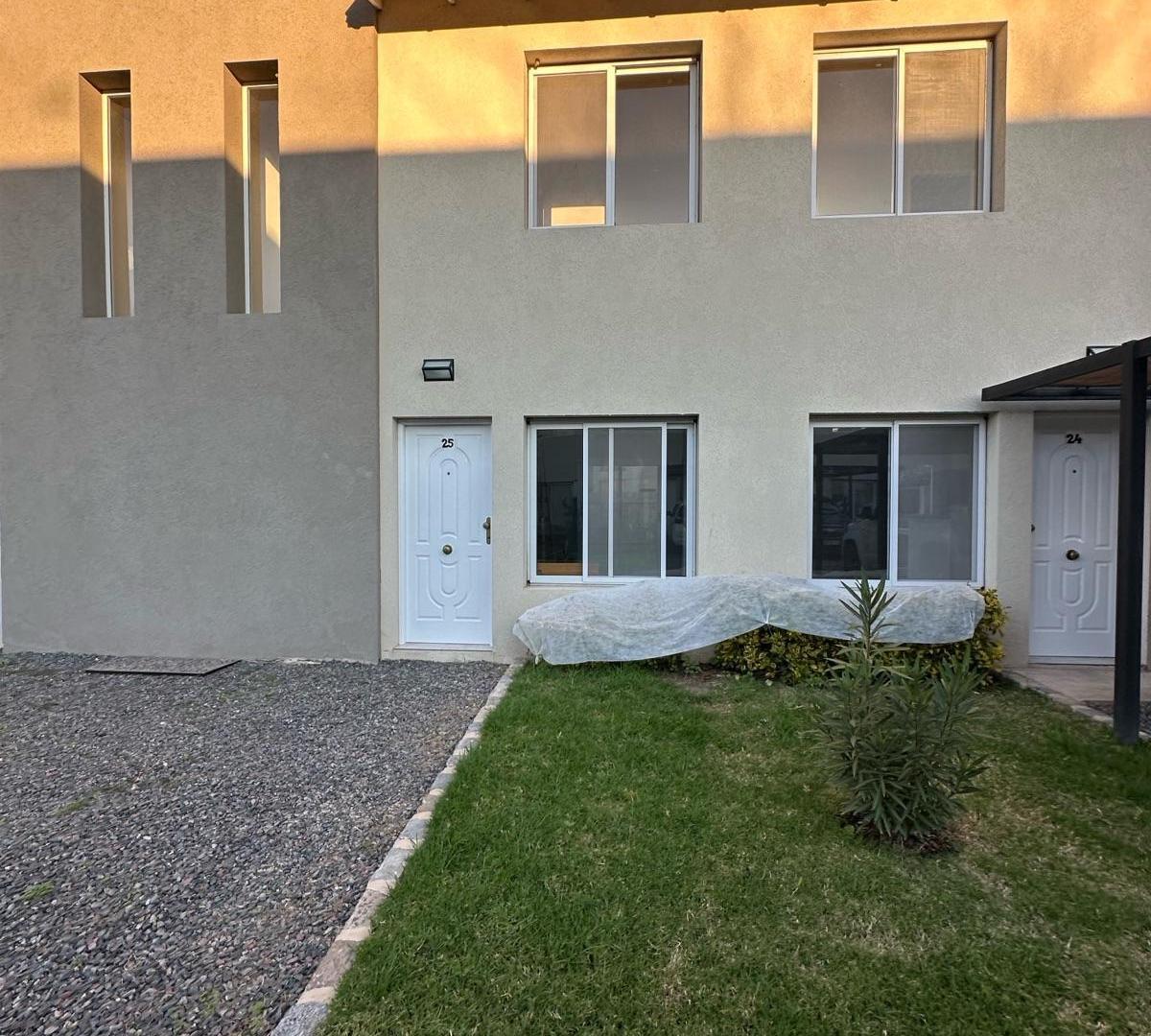 Departamento venta Pilar - La Fernanda 3 ambientes duplex jardín y parrilla individual pileta sum