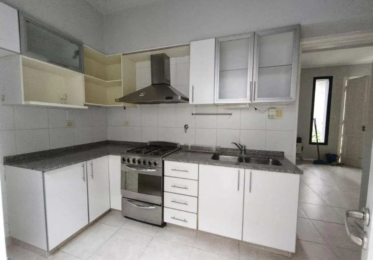 Casa de 2 dormitorios con consultorio/oficina independiente en calle La Rioja 3100- Santa Fe 4