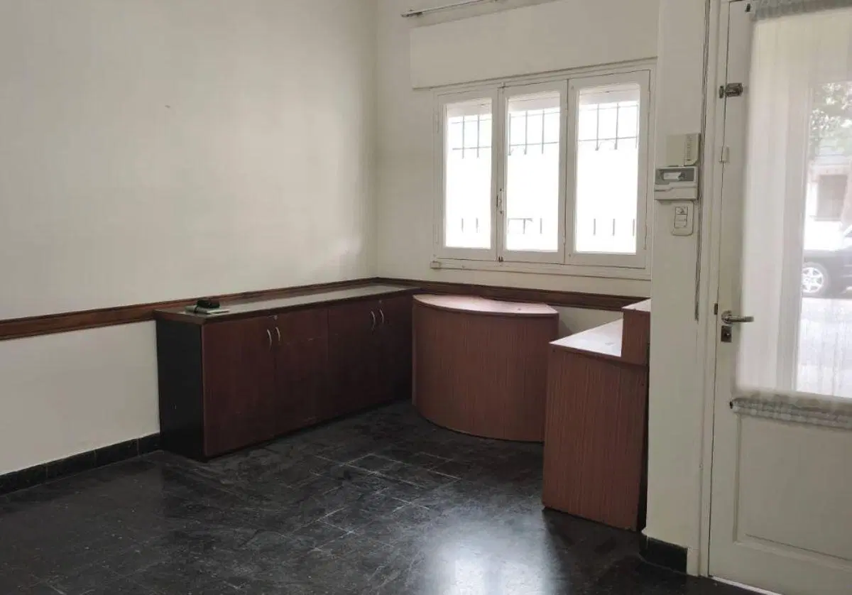 Casa de 2 dormitorios con consultorio/oficina independiente en calle La Rioja 3100- Santa Fe 5
