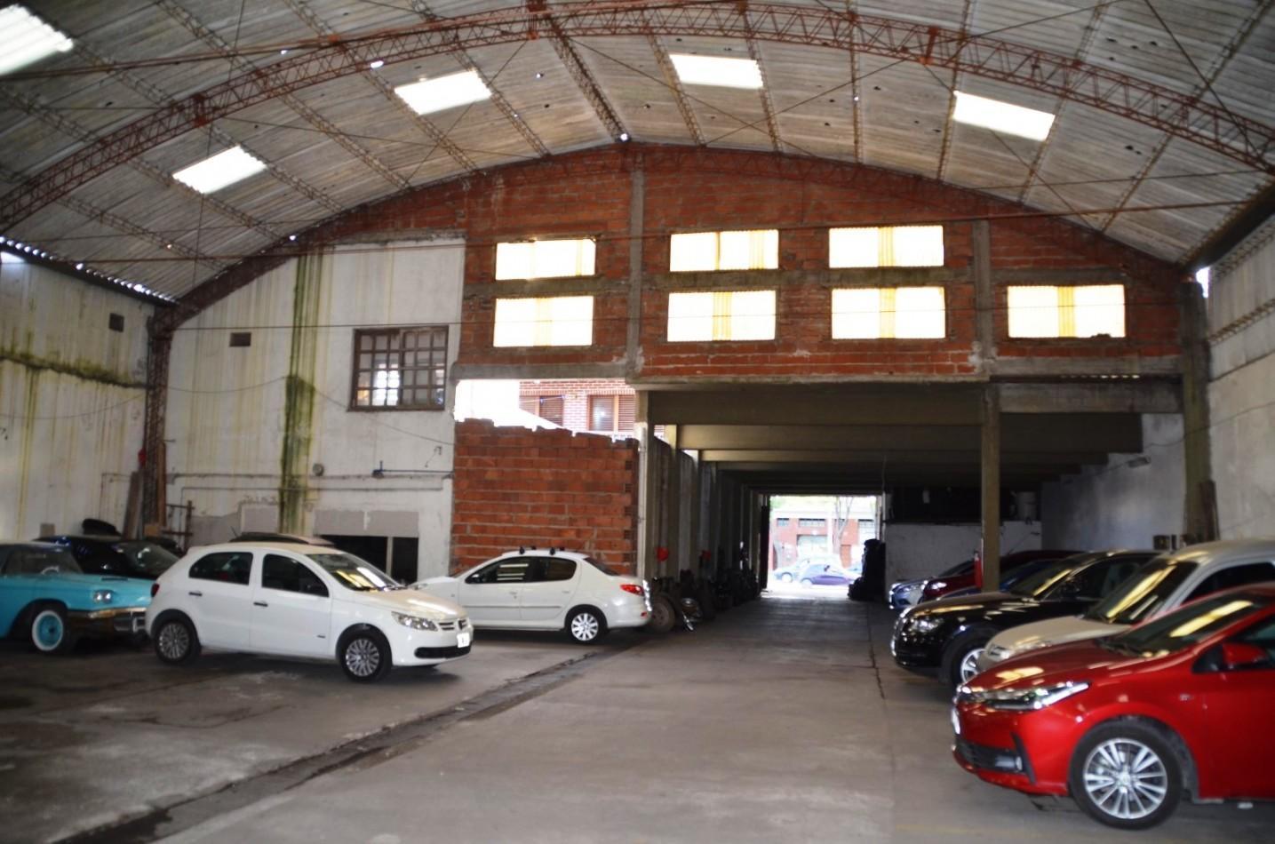 Gareje-Cochera habilitada de 574 m2 cubiertos sobre Av. Libertad al 5100