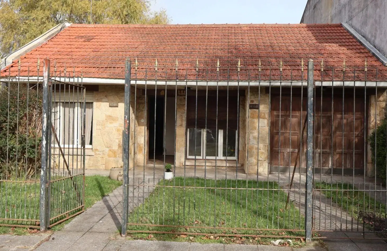 Chalet 4 ambientes a reciclar en Mar del Plata (barrio Caisamar) 3
