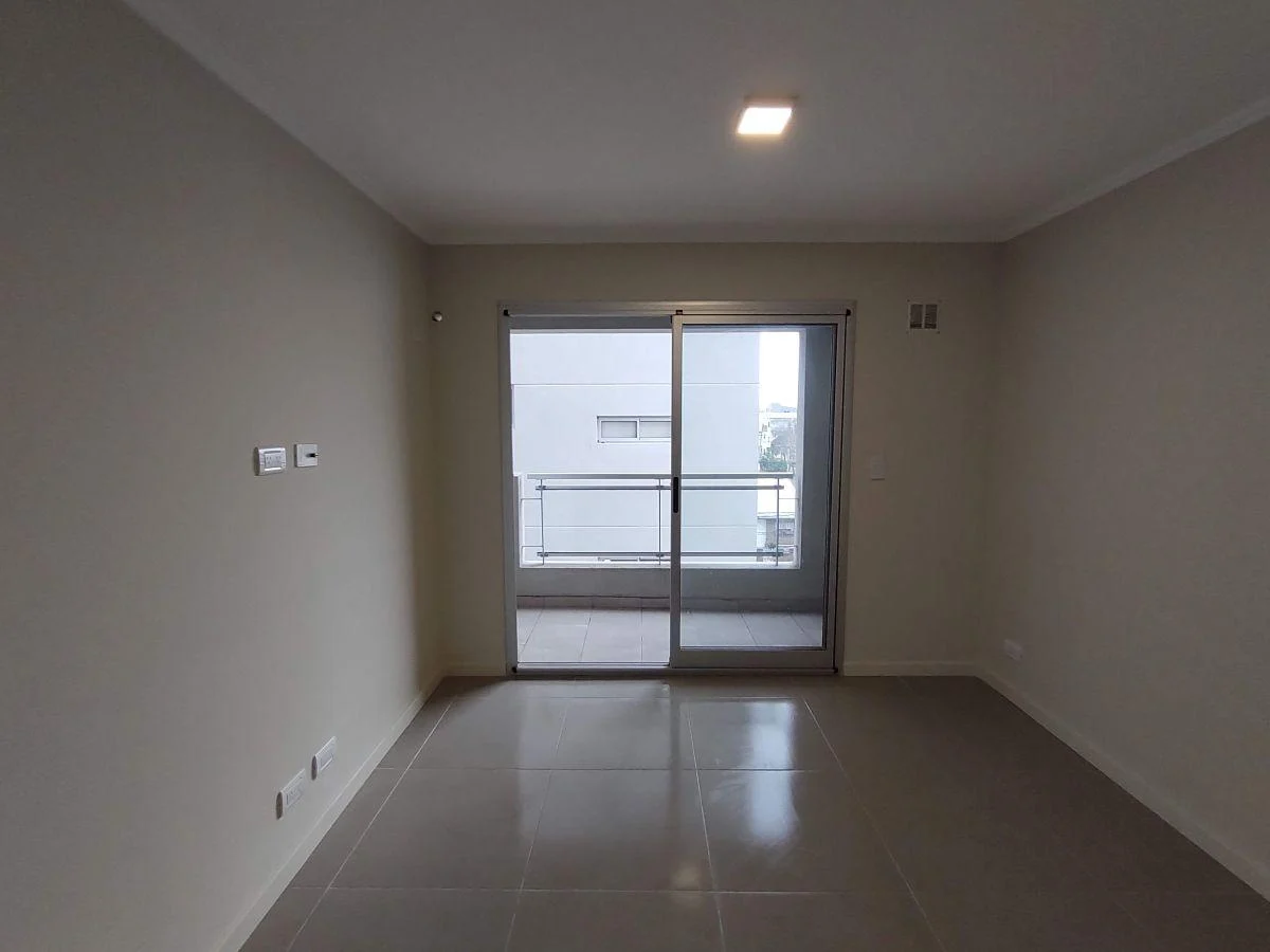 Foto de DEPARTAMENTO 2 AMBIENTES A 2 CUADRAS DE LA ESTACIÓN DE VILLA BOSCH, imagen 2