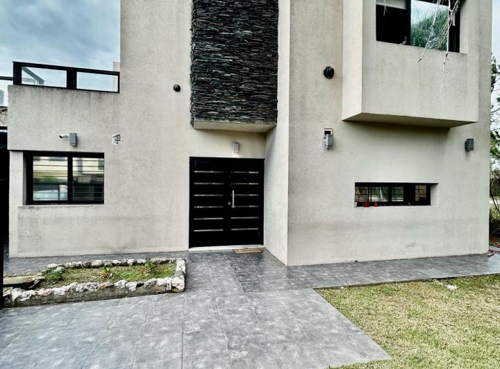 Casa a la venta en Cantegril. Se aceptan permuta y se escuchan ofertas. 3